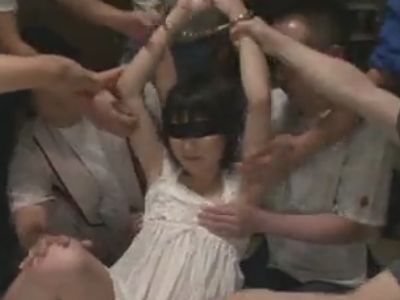 【無修正】オッサン集団に凌辱レイプされまくる女の子