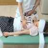 悪徳なマッサージ師にハメられてしまう美巨乳のお姉さん