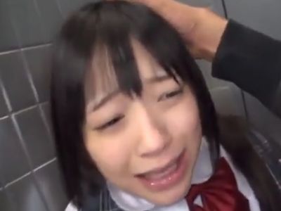 女子校生を捕まえて鬼畜にイラマチオレイプ！
