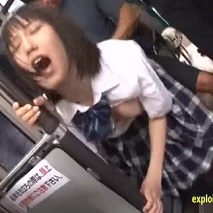 通学バスの中でガチ走行中にガチレ●プされる女子校生ｗｗｗ