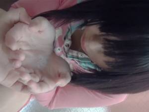 小●生を脅して無垢な口マ●コにイラマチオする動画がエグい！