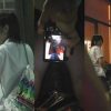 完全にバレてるのに女子校生のパンチラを盗撮し続ける男が鬼畜すぎる…