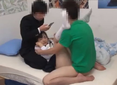 いじめっ子に命令されてJKのレ●プ動画を撮影！さらにレ●プも命じられる男子生徒
