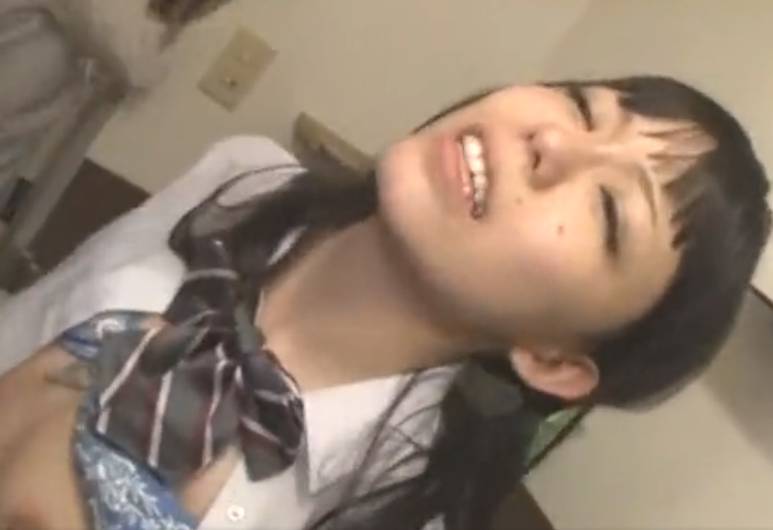 女子校生が履いてるパンティにチ●ポ突っ込んで射精するの気持ちよすぎwww