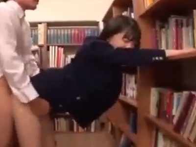 図書館でおとなしい女子校生が狙われて犯され中出しまでされてしまう