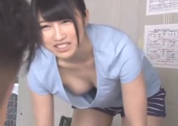 巨乳な若妻さんがノーブラでゴミ出ししてたらレ●プしちゃっても悪くないよね？