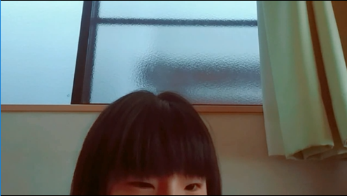 少女が育ち盛りの乳を見せてくれる